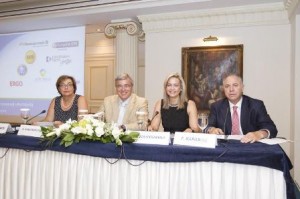 Από αριστερά : η κ. Μ. Αντωνάκη, Γεν. Διευθύντρια ΕΑΕΕ, ο κ. Ν. Κανελλόπουλος, Γ.Γ. Υπουργείου Δικαιοσύνης, η κ. Ν. Σταυρογιάννη, Πρόεδρος της Επιτροπής Νομικής Προστασίας της ΕΑΕΕ και ο κ. Γ. Καραβίας, Πρόεδρος ΣΕΜΑ