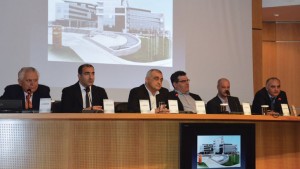 Από αριστερά προς τα δεξιά: Γ. Μπασδάνης, Α. Ανδρέου, Χρ. Ευθυμιάδης, Α. Σιούτας, Απ. Λαμπανάρης,  Α. Μπέκος